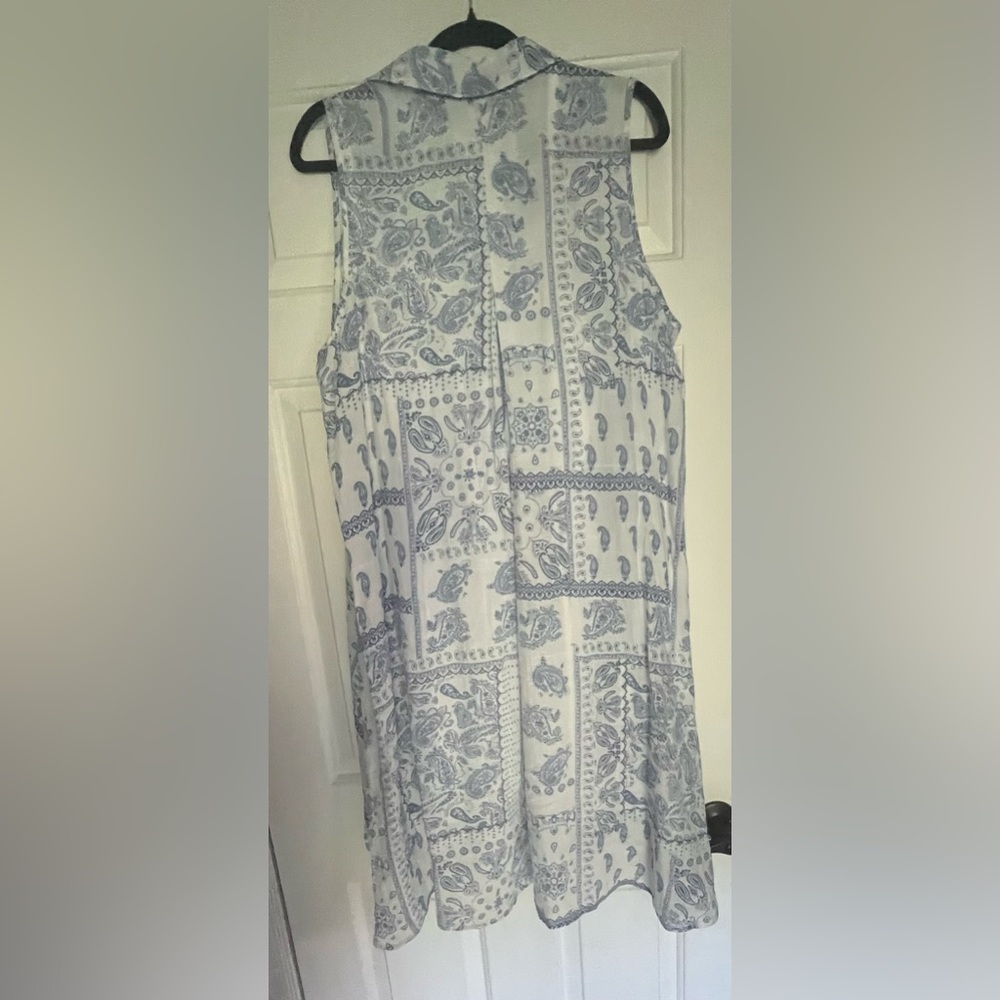 Mlle Gabrielle Blue and White Paisley sleeveless fully lined dress - Picture 2 of 4